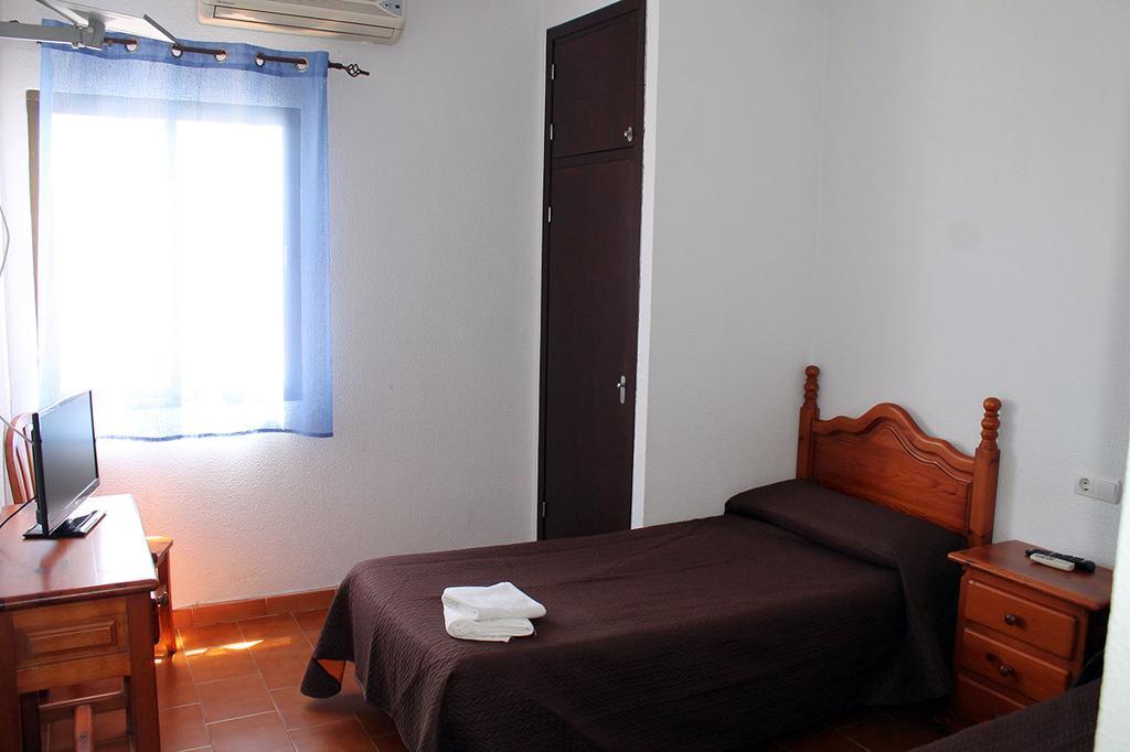 Hostal Montilla Sotogrande Torreguadiaro Extérieur photo