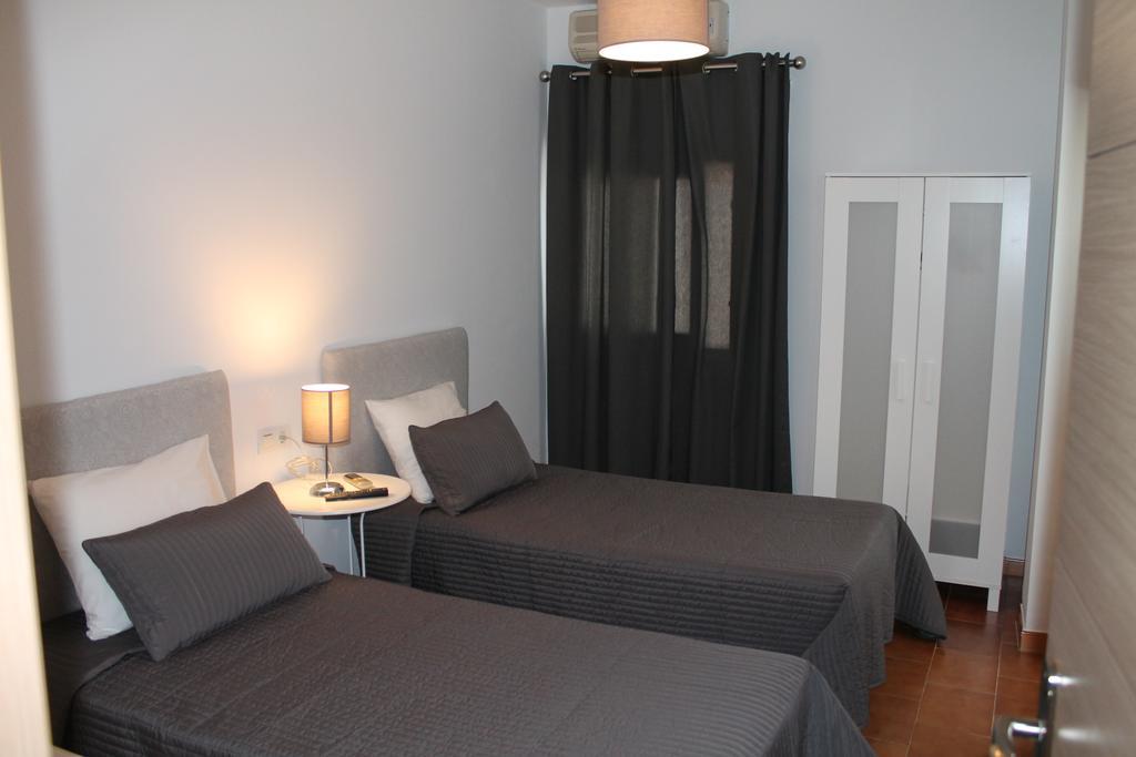 Hostal Montilla Sotogrande Torreguadiaro Extérieur photo