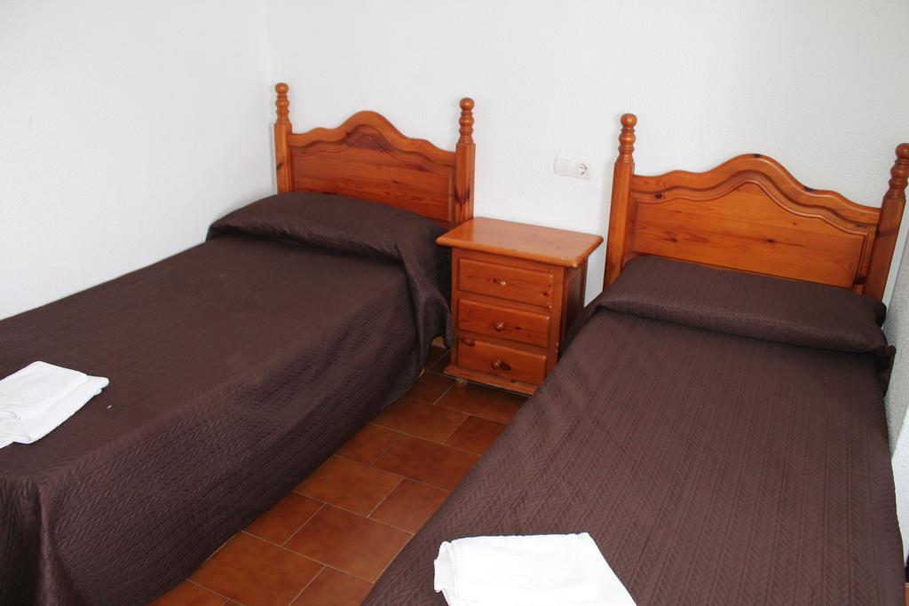 Hostal Montilla Sotogrande Torreguadiaro Extérieur photo